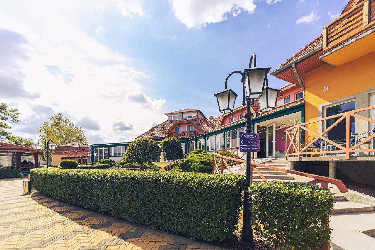Martoni & Restaurant Szigetszentmárton
