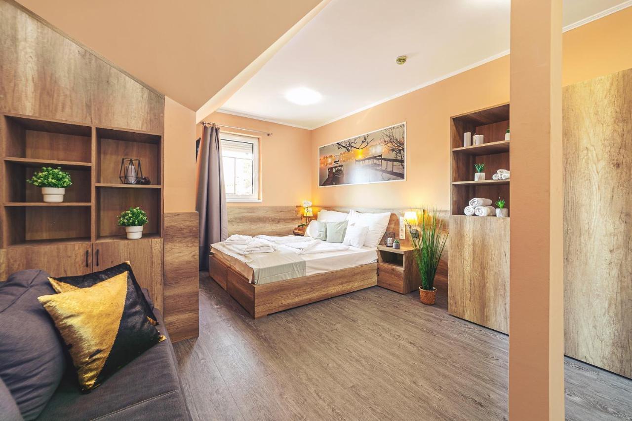 Hotel Mártoni Csárda és *