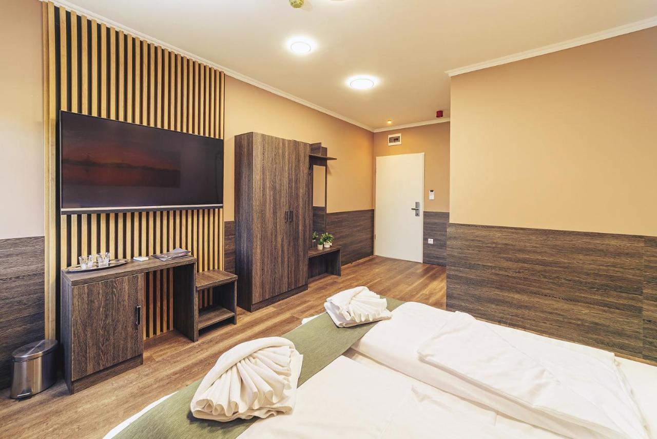 Mártoni Csárda és Hotel *
