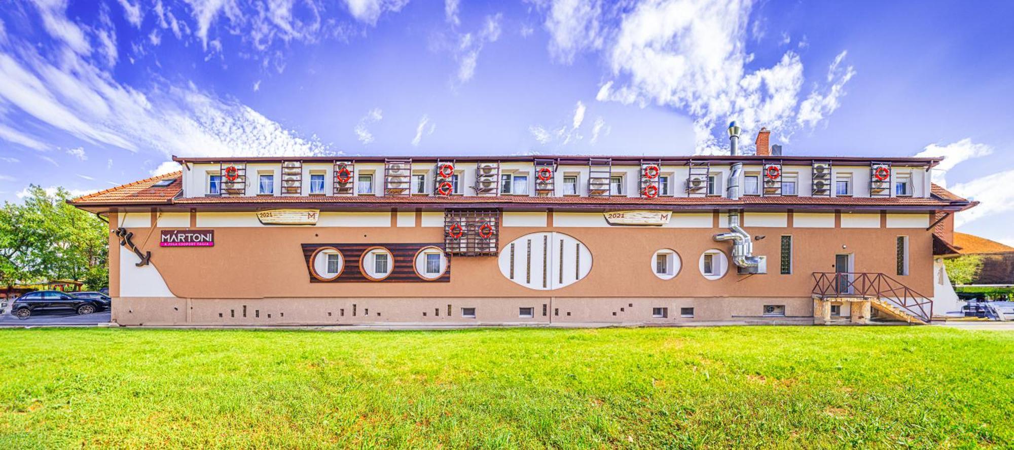 Mártoni Csárda és Hotel